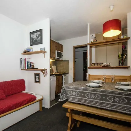 Only 200 Metres To The Free Ski Bus Stop Apartment