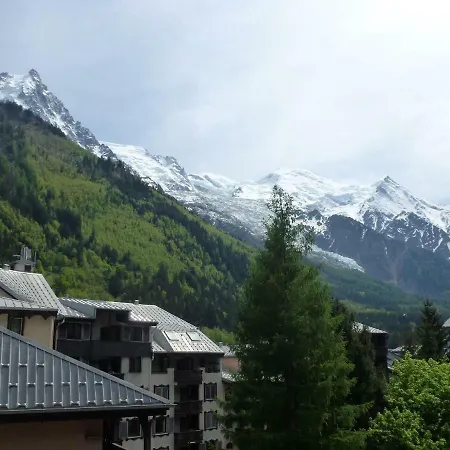 Only 200 Metres To The Free Ski Bus Stop Apartment *